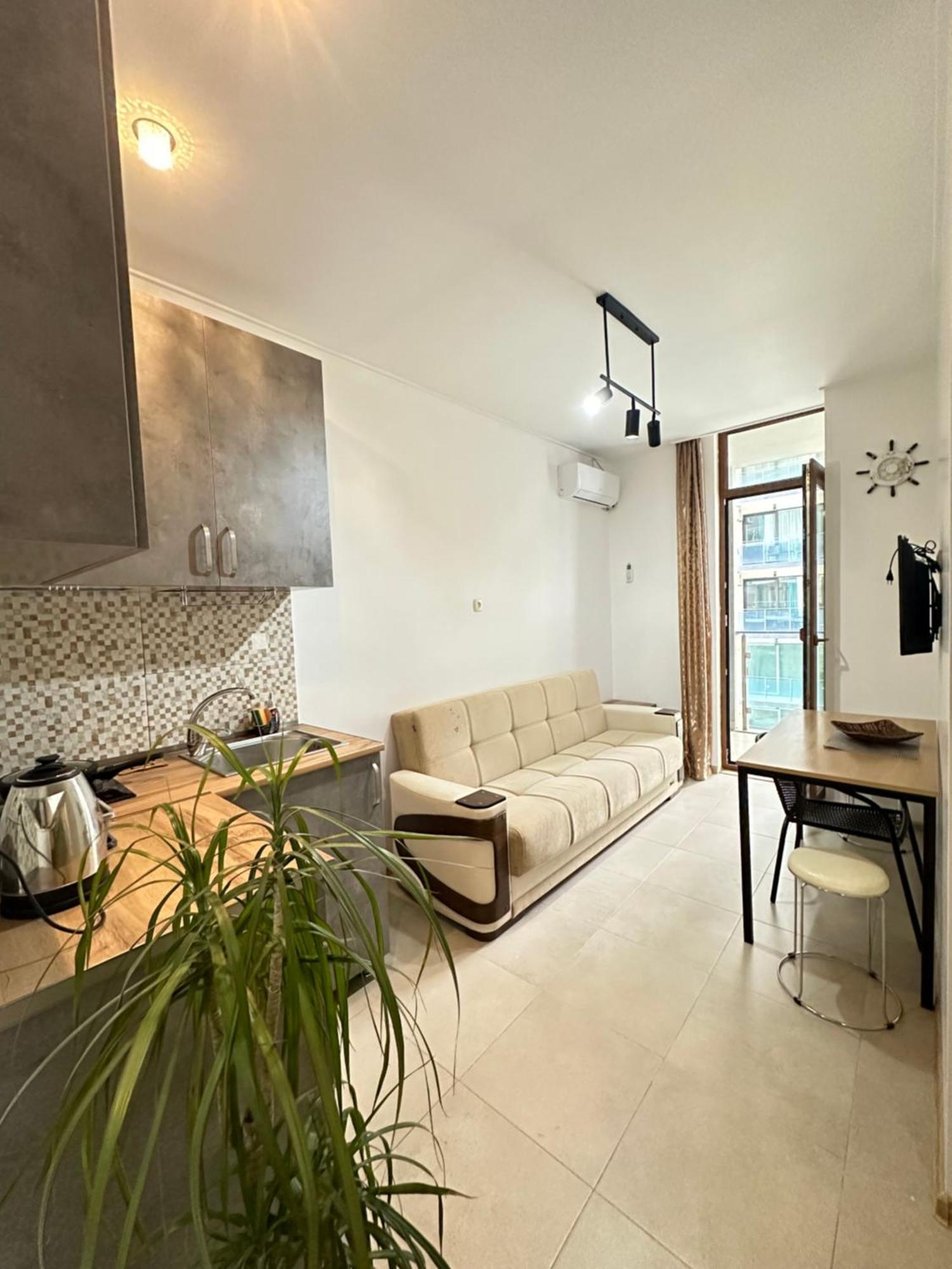 Aqua Batumi 47 Apartment Luaran gambar